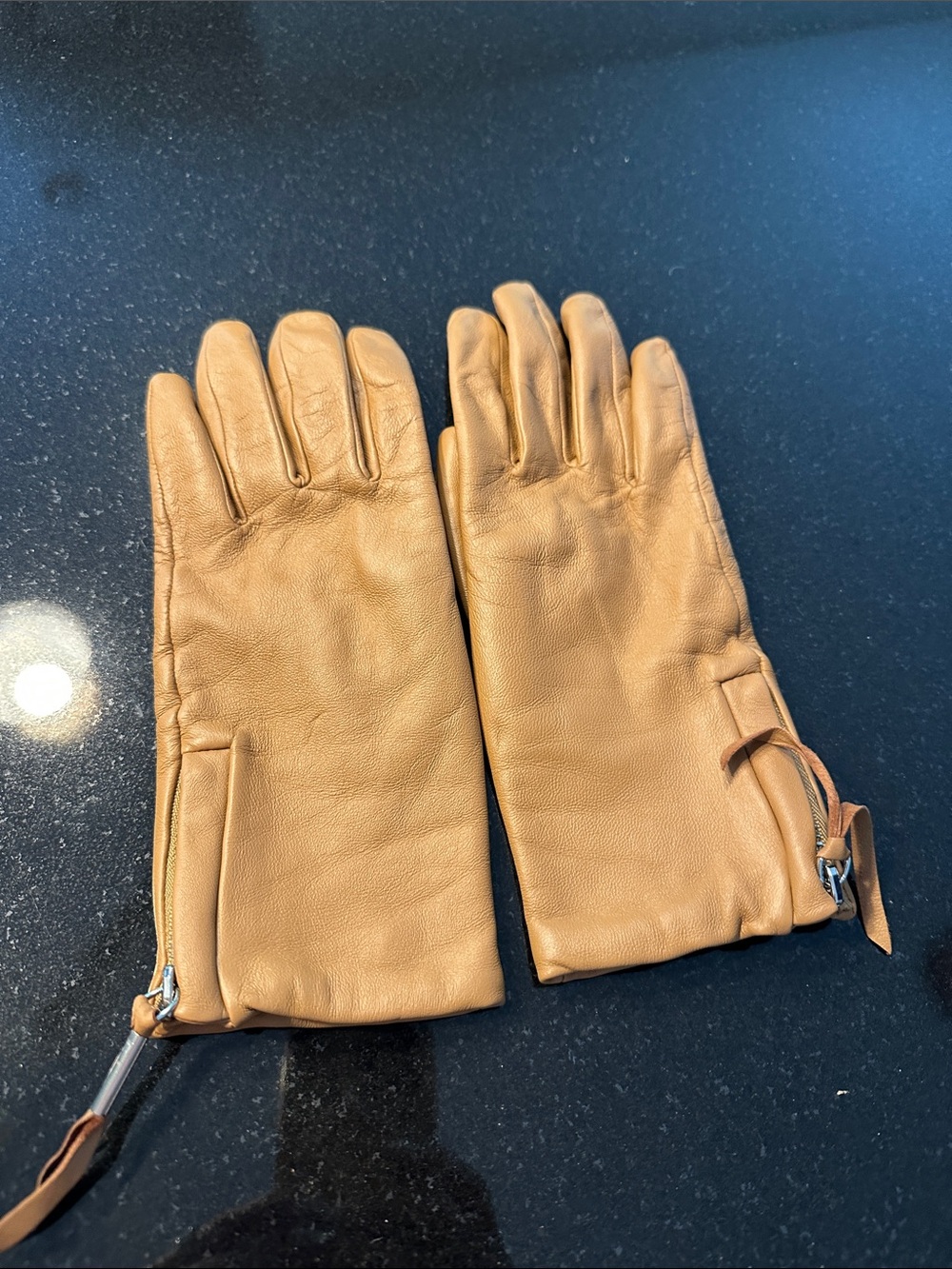 Banana Republic Women's Leather Gloves in Tan